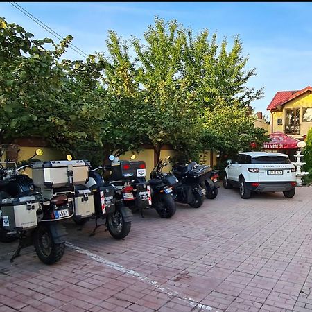 Hotel Sym Ploiesti Exterior photo