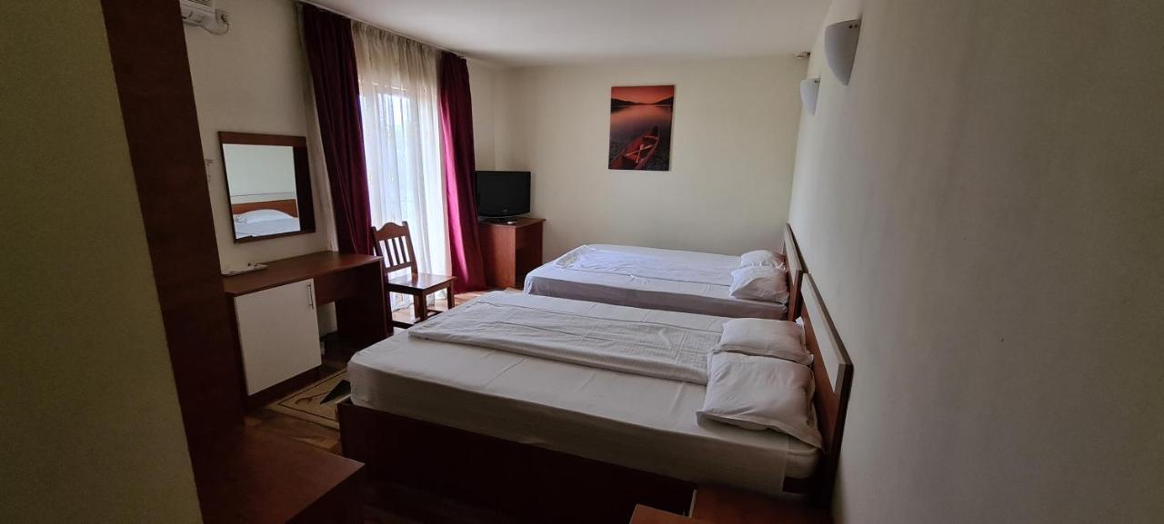 Hotel Sym Ploiesti Exterior photo