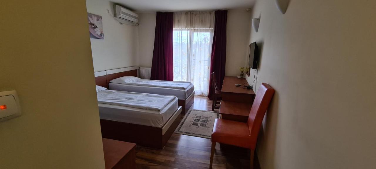 Hotel Sym Ploiesti Exterior photo